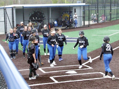 0503_softball_500.jpg 0503_softball_500.jpg