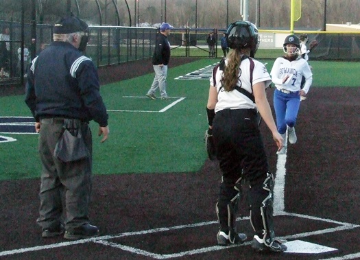 20240325softball_525.jpg
